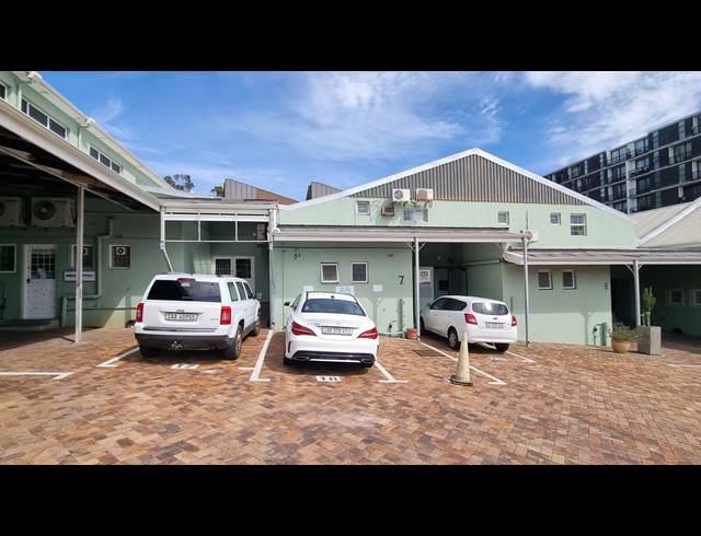 172M² FACTORY TO LET IN WOODSTOCK